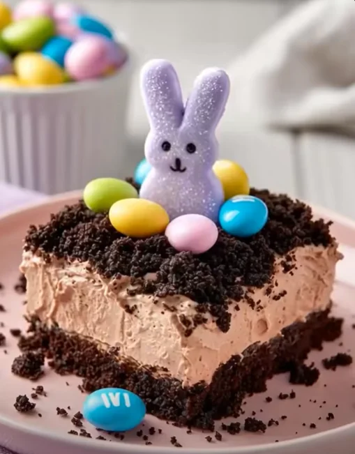 Mouthwatering No-Bake Easter Dirt Cake Casserole – Creamy, Chocolatey & Festively Fun!